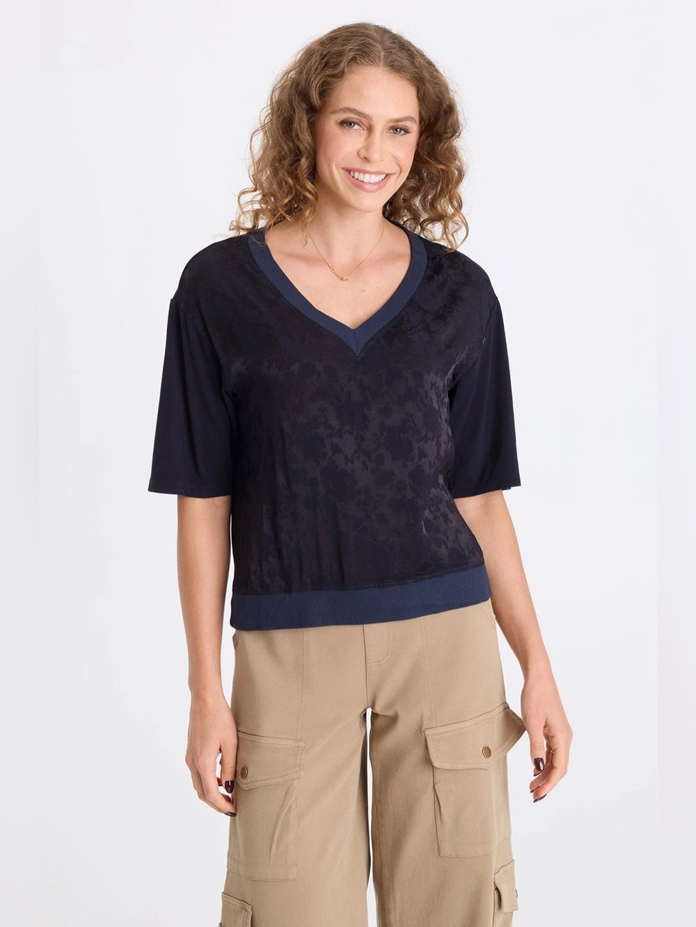 XCVI
OBI TEXTURED SATIN V-NECK TEE